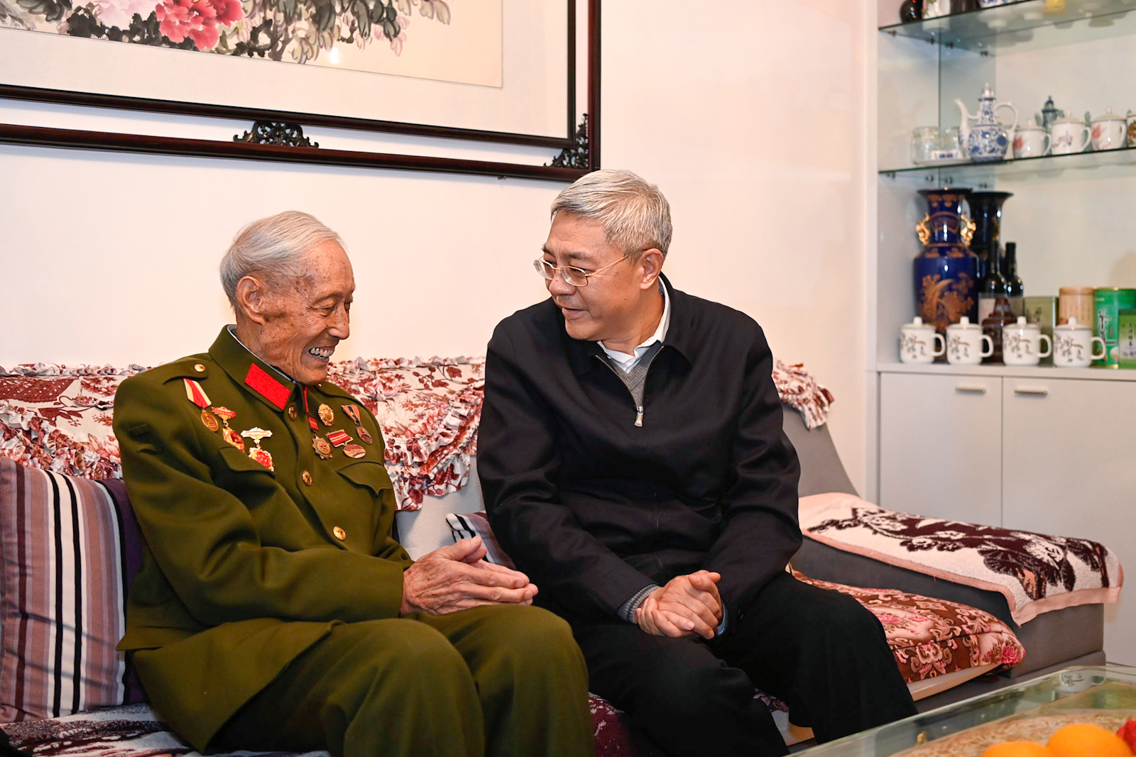 6868686893岁高龄的老党员杨兴龙,曾参加过兰州沈家岭等多场